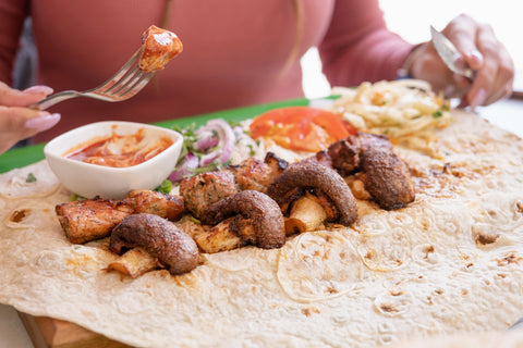 Kebab lawasz domowy jedzenie wrap z mięsem chleb do kebaba
