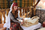 lawasz ormiański, kobieta w stroju tradycyjnymn